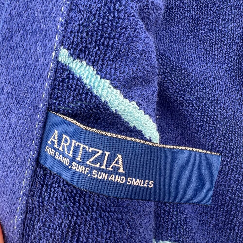 Aritzia Sorel out jumbo beach towel. Designer - Picture 6 of 8